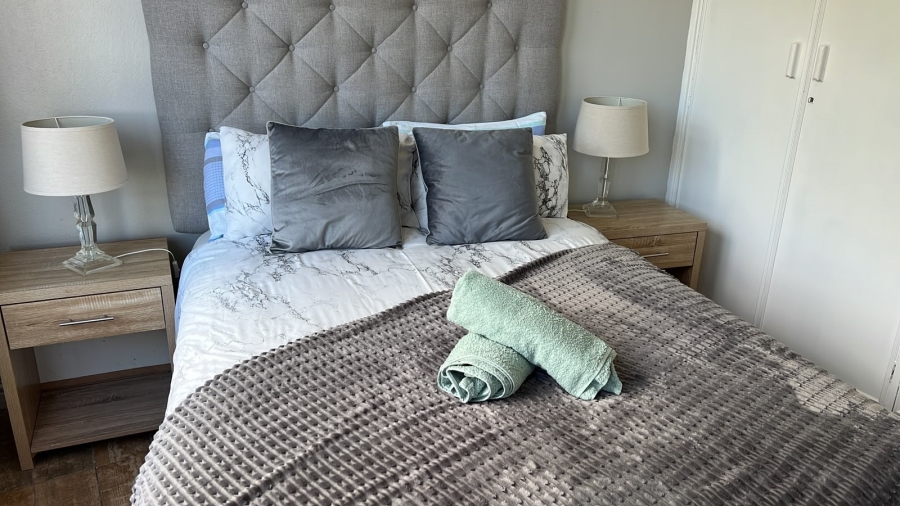 1 Bedroom Property for Sale in Vredehoek Western Cape